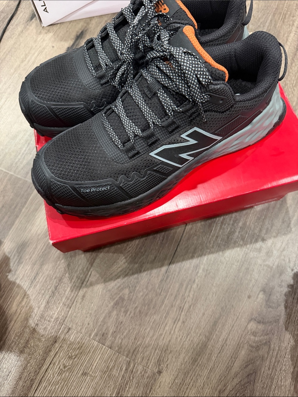 Work sneakers - Picture 2 of 9